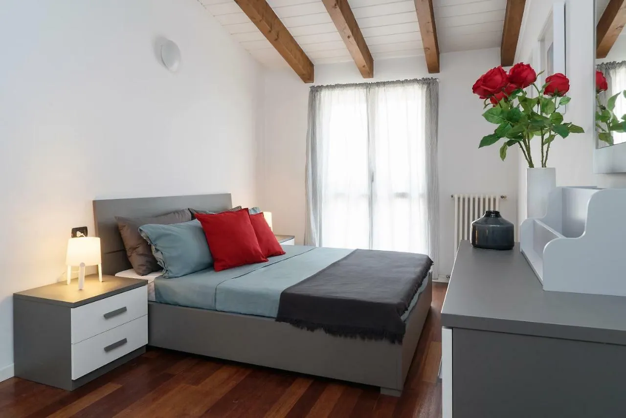 Large Apartment In Milan Center
