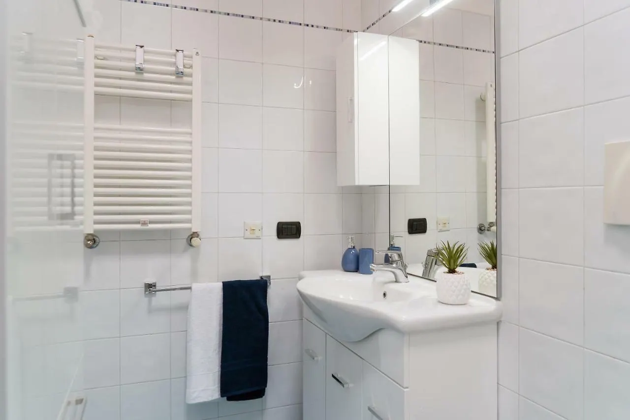 Large Apartment In Milan Center 0*,  이탈리아